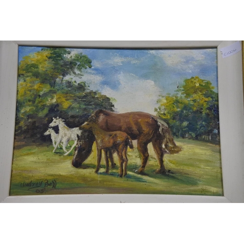 275 - A stunning gilt framed oil painting of horses signed Audrey Bell. Approx 38x47cm.