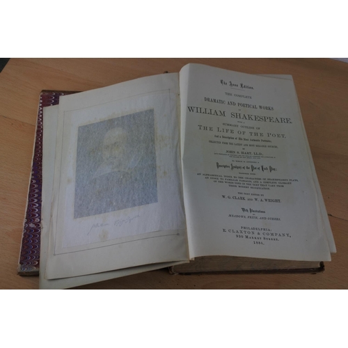 423 - An antique 'Shakespeare' book, Avon Edition with illustrations.