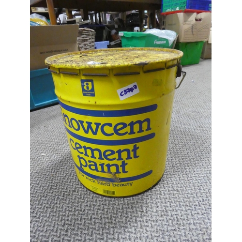 535 - A 25kg tub of Snowcem Cement Paint.