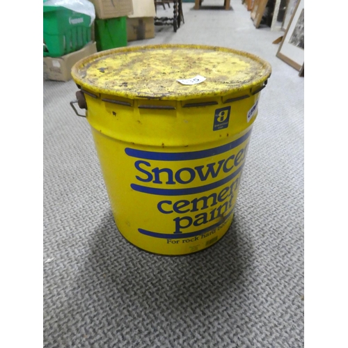 535 - A 25kg tub of Snowcem Cement Paint.