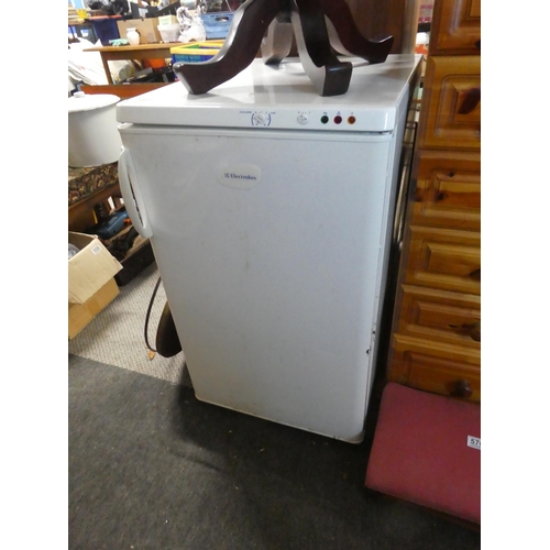 567 - An Electrolux undercounter fridge.