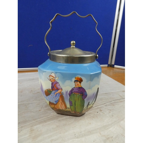 78 - A vintage lidded biscuit barrel.