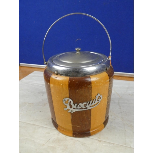 86 - A vintage lidded 'Biscuit' barrel.