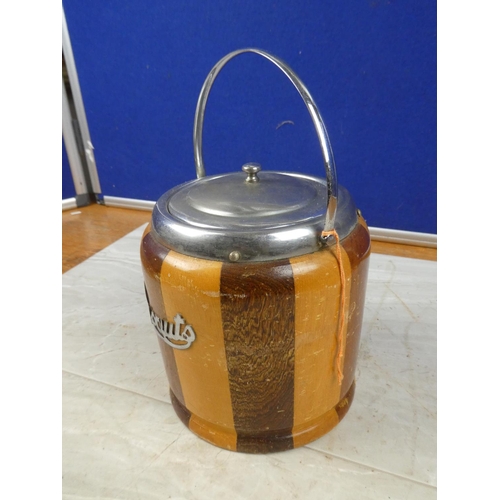 86 - A vintage lidded 'Biscuit' barrel.