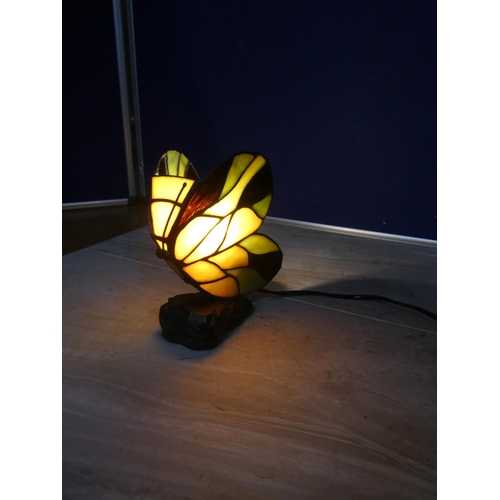 582 - A leaded glass table lamp in the style of a butterfly.