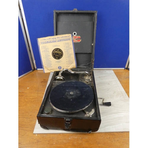 585 - A vintage cased gramophone.