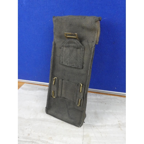 596 - A WWII pouch.