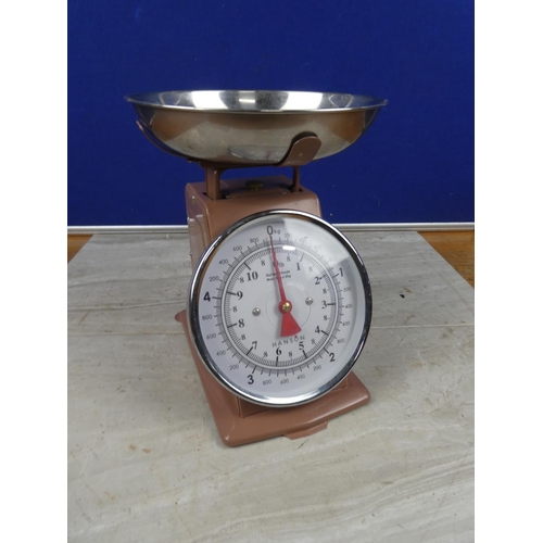 597 - A Hanson set of kitchen scales.