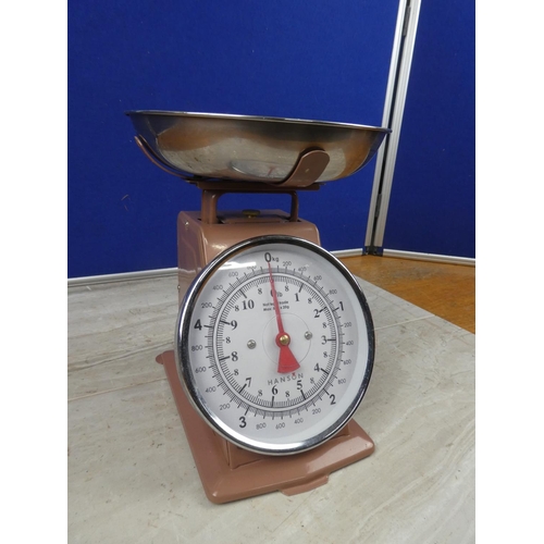 597 - A Hanson set of kitchen scales.