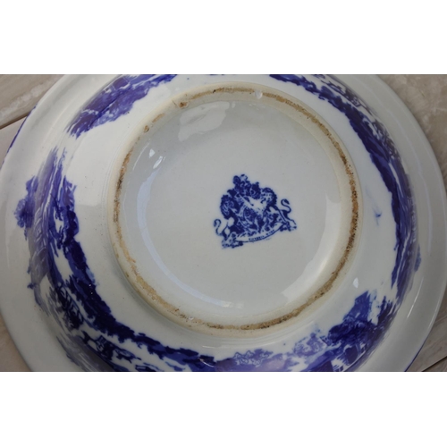 607 - A blue and white ware pottery jug and basin set.
