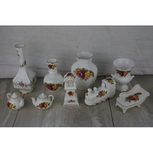656 - A collection 'Cottage Rose' ornaments and more.