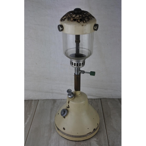 687 - A vintage Bialaddin pressure table lamp model T10, with original label. Approx 45cm.