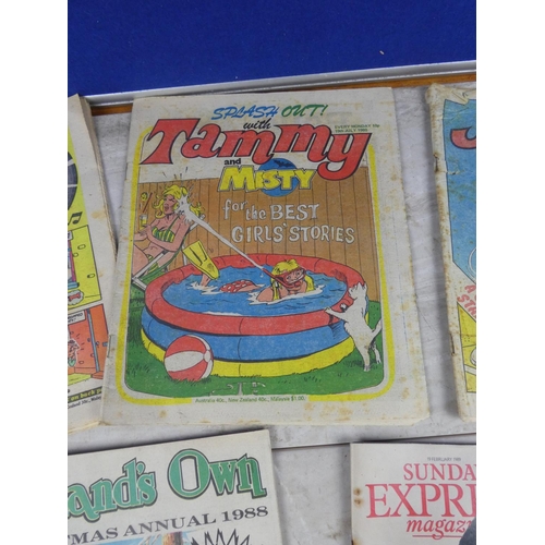 710 - A lot of vintage comic magazines and more to include Tammy, Jinty, Ireland Own Christmas Annual 1988... 