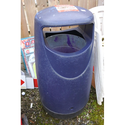 1257 - A bin.