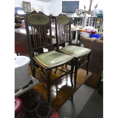 1148 - A pair of beautifully upholstered antique dining chairs with fine gold details.