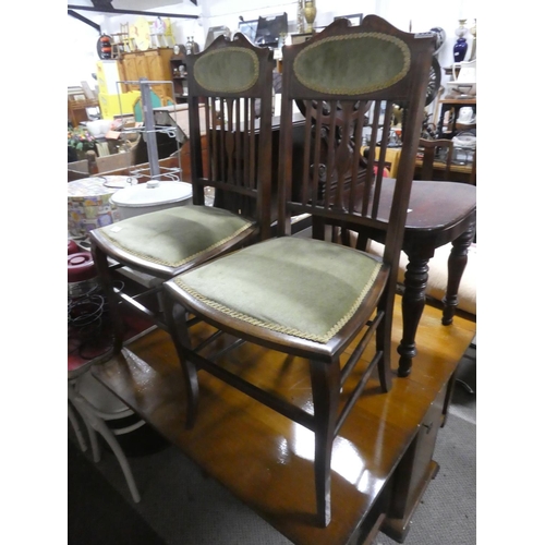 1148 - A pair of beautifully upholstered antique dining chairs with fine gold details.