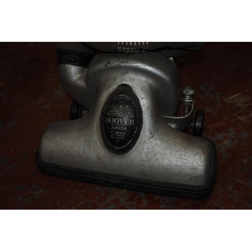 1169 - A vintage Hoover.