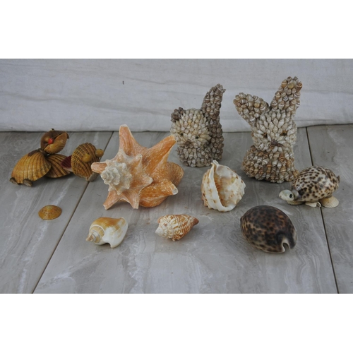 30 - A lot of vintage sea shell ornaments and more.