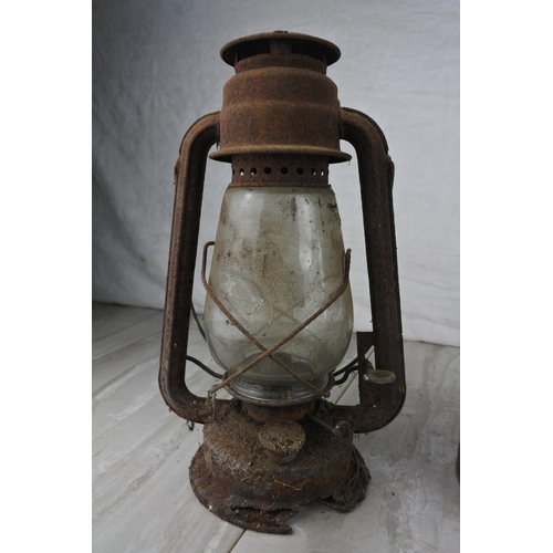 80 - A vintage hurricane lantern & a vintage Bialaddin pressure lamp. Tallest approx 34cm.