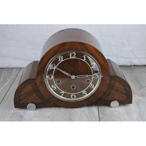 85 - A vintage wood cased mantle clock