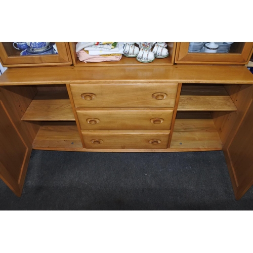 258 - A stunning Mid Century Ercol sideboard, model 455 D. Approx 155x162x45cm.