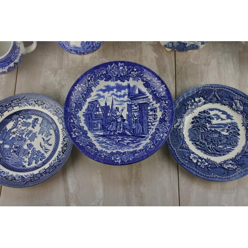 259 - A collection of blue and white ware pottery.