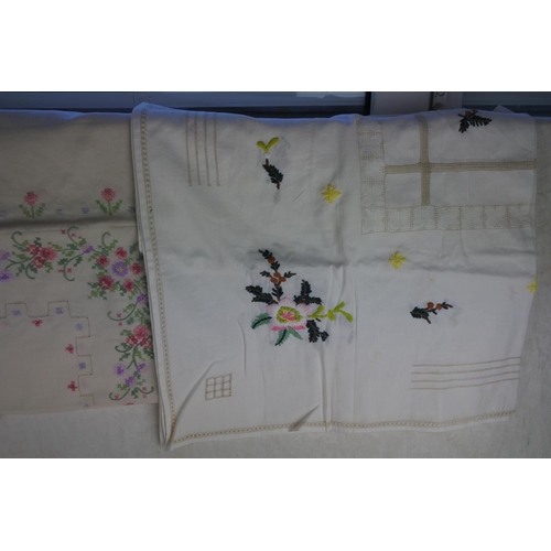 283 - A stunning vintage table cloth and more.