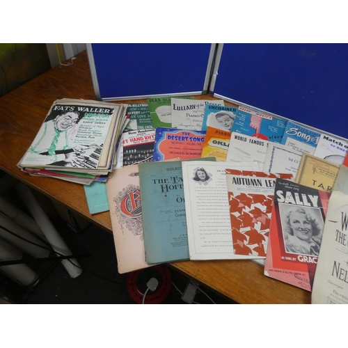 648 - A large lot of vintage music booklets.