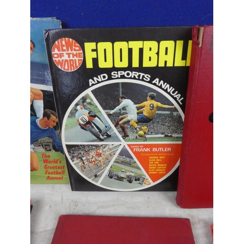 671 - A lot of vintage football annuals and books and a Sun Newspaper Soccercard no 262 Harry Gregg.