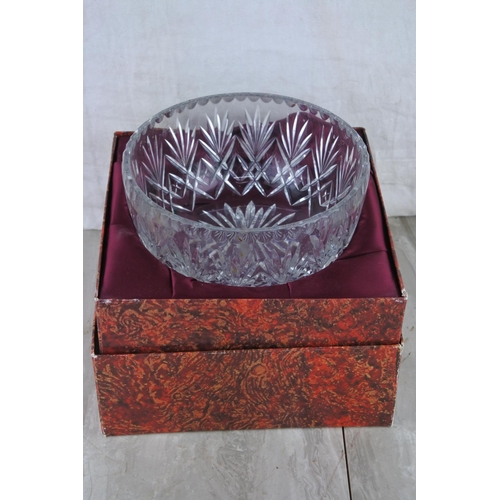197 - A boxed Doulton International Crystal bowl. Approx 20cm dia.