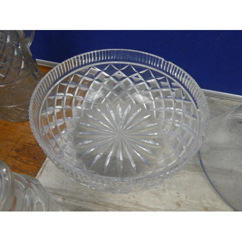 1041 - An assortment of cut glass and crystal ware.