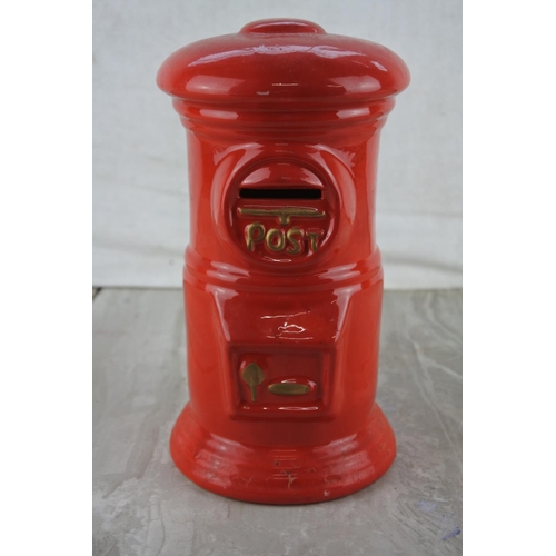 34 - A ceramic money box in the style of a post box.
