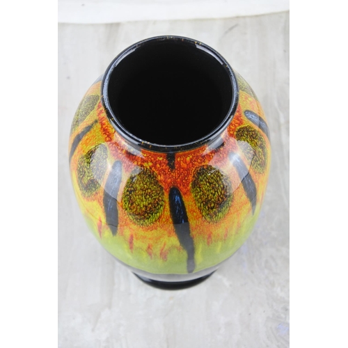 40 - A stunning vintage Poole pottery vase.