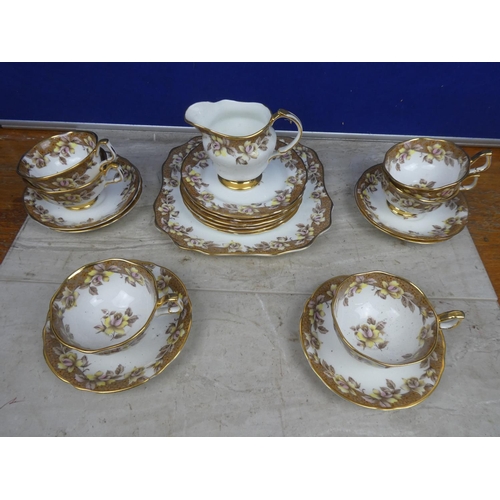 130 - A stunning 20 piece Arklow pottery tea set.