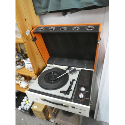 140 - A vintage Elizabethan Vinyl record player.