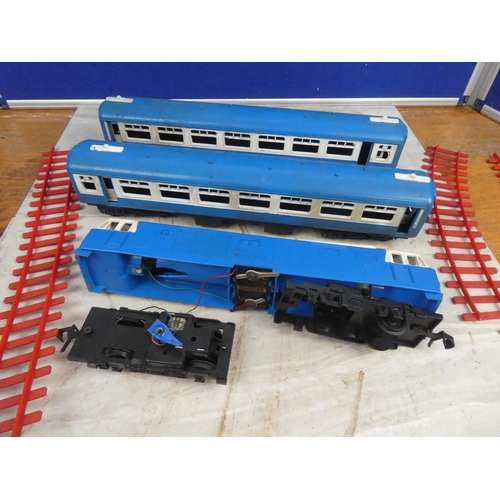 261 - A vintage Blue Liner toy train and some track (a/f)