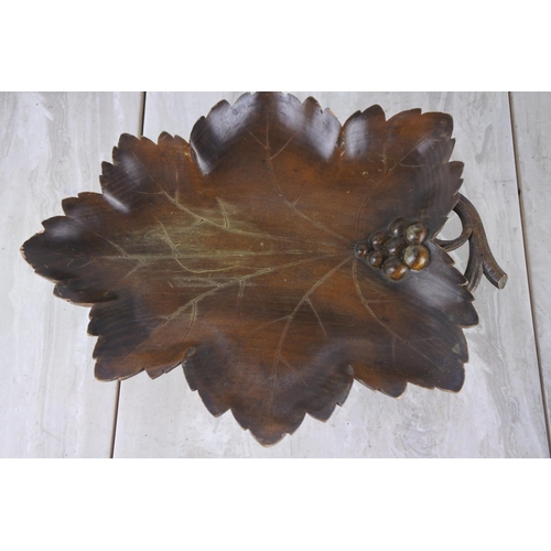 319 - A wooden musical maple leaf dish and a musical jewellery box, both made in Switzerland.