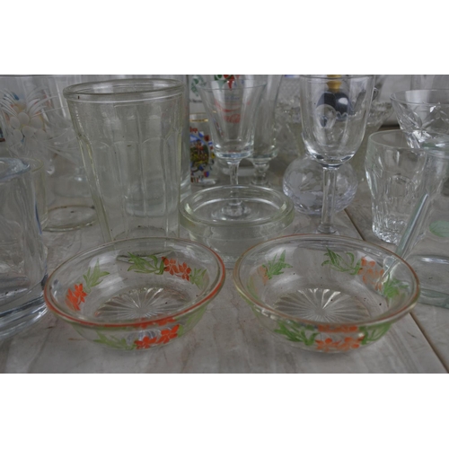 322 - A boxed lot of glassware.