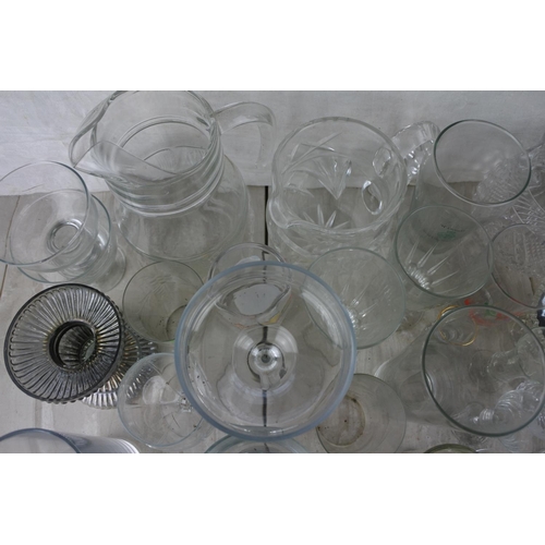 322 - A boxed lot of glassware.