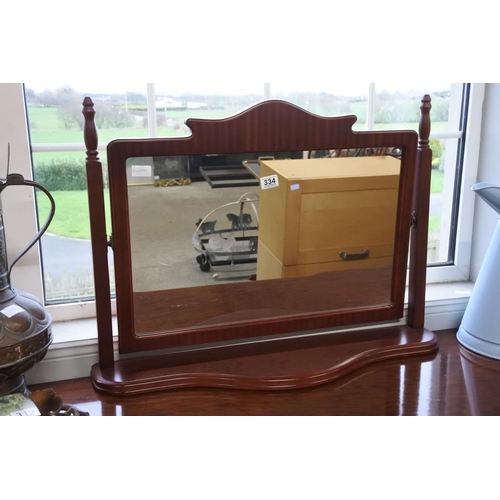 334 - A mahogany dressing table mirror. Approx 80x60cm.