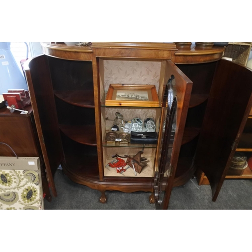 346 - A stunning vintage maple china cabinet with ball and claw feet. Approx 120x118x32cm.