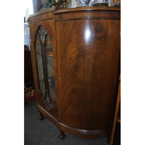 346 - A stunning vintage maple china cabinet with ball and claw feet. Approx 120x118x32cm.