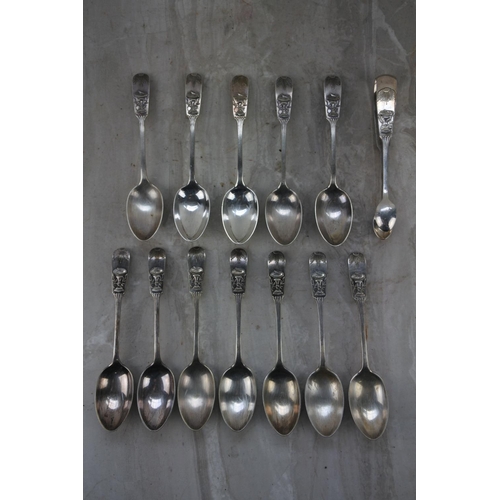 364 - A stunning set of 12 electroplated tea spoons and a pair of sugar nips with a decorative pattern.