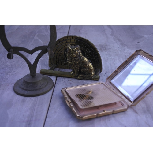 370 - A vintage compact, a brass 'Cat' letter rack, a Metamec quartz clock and two vintage Imperial Nursin... 