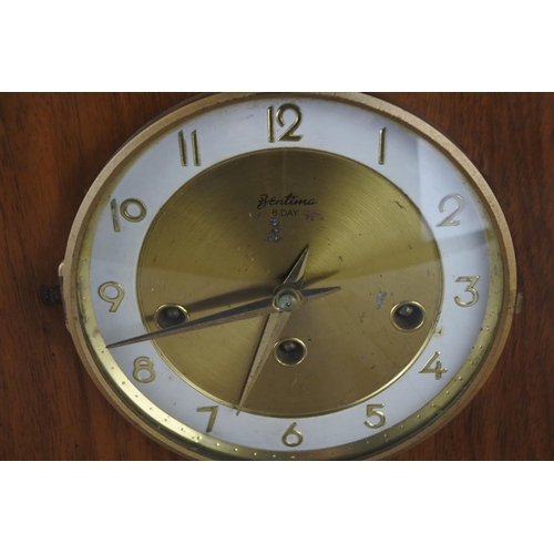 391 - A vintage Bentima 8 day mantle clock.