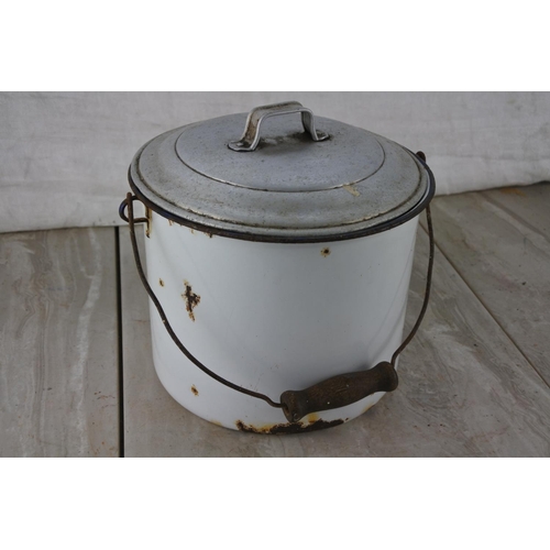 399 - A vintage enamel bucket for storing blueberries.