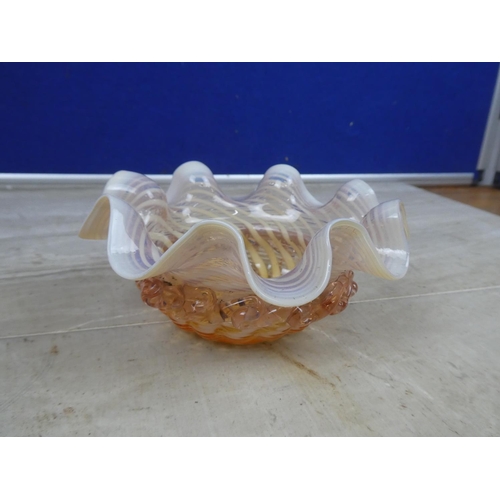 428 - A stunning antique ruffled glass bonbon dish.