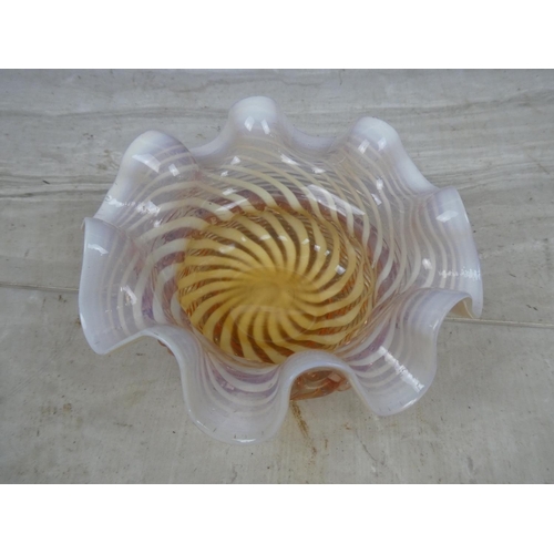 428 - A stunning antique ruffled glass bonbon dish.