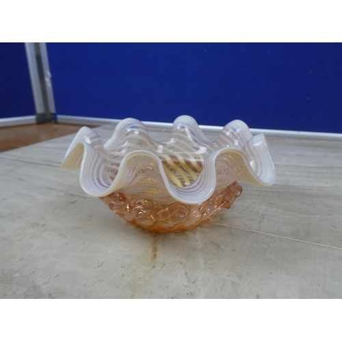 428 - A stunning antique ruffled glass bonbon dish.