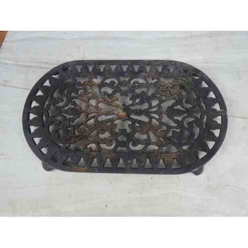 436 - A cast iron pot stand. Approx 35x20cm.